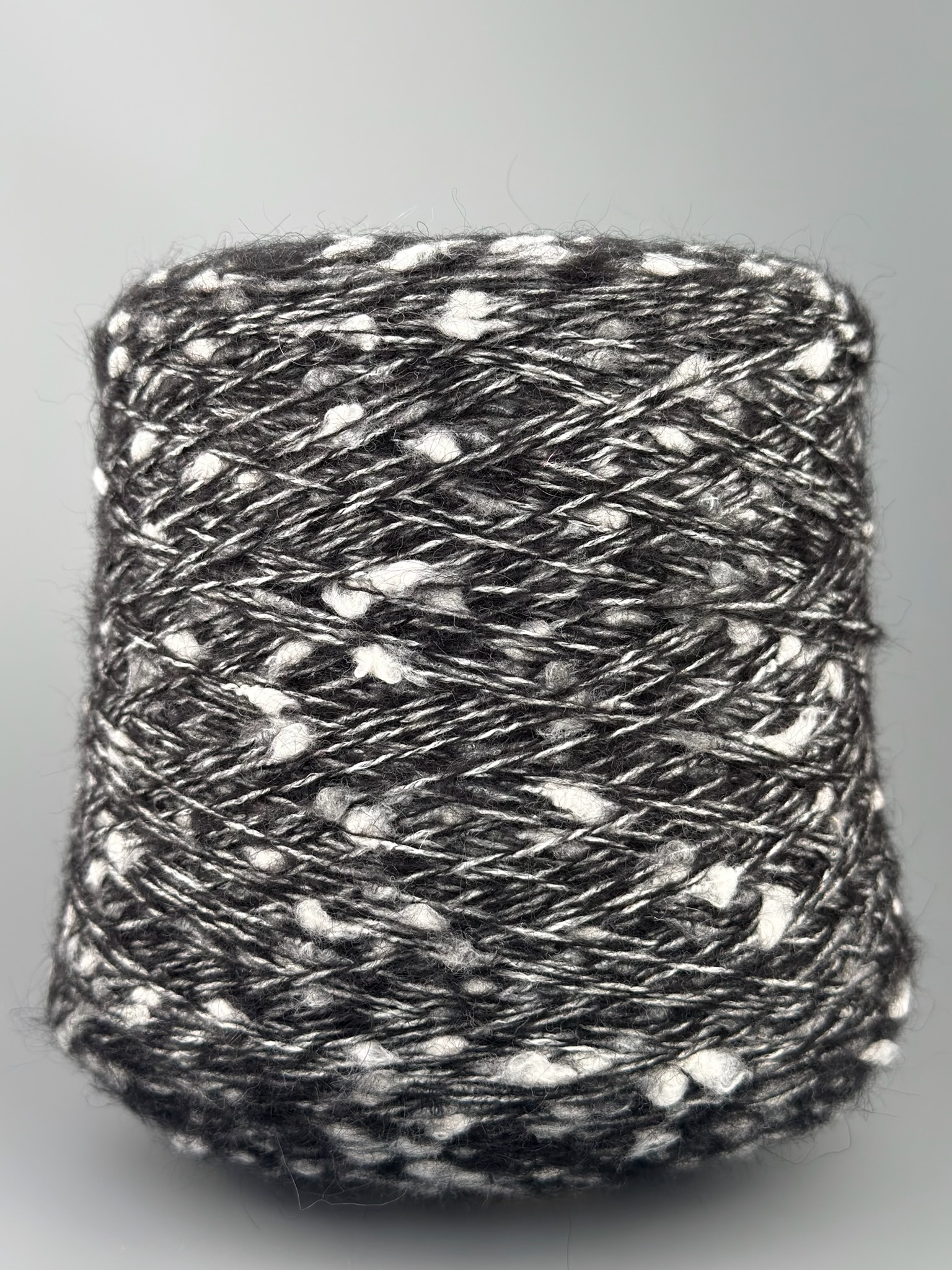 New Mill Fuego Nm 2500 – Fantasiegarn Bouclé mit Kaschmir, Wolle und Kid Mohair col. Schwarz foto 2